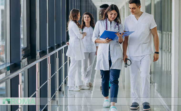 لزوم استفاده  از کفش طبی درمحیط های درمانی . کارخانجات و شرکت ها!